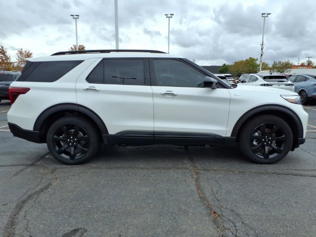 Used 2023 Ford Explorer ST-Line w/ Class IV Trailer Tow Package AWD/4WD image 9
