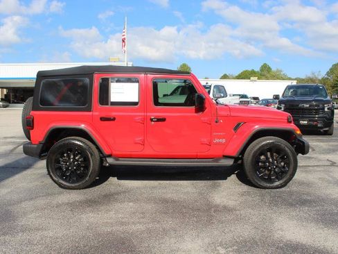 Used 2020 Jeep Wrangler Unlimited Sahara image 4