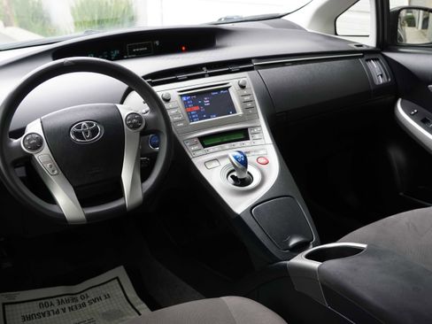 Used 2015 Toyota Prius Two image 31