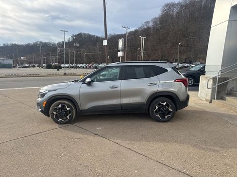 Used 2024 Kia Seltos EX image 4