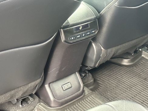 Used 2023 Toyota Highlander XLE AWD/4WD image 38
