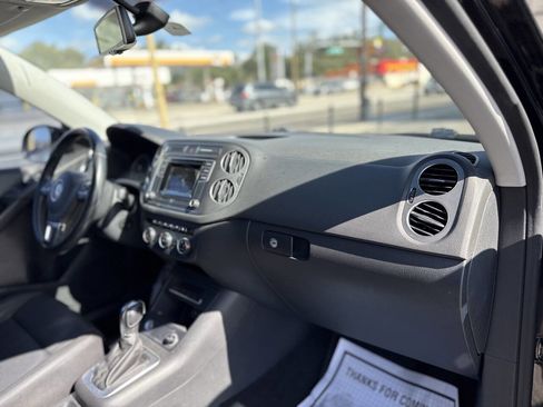 Used 2016 Volkswagen Tiguan S image 26