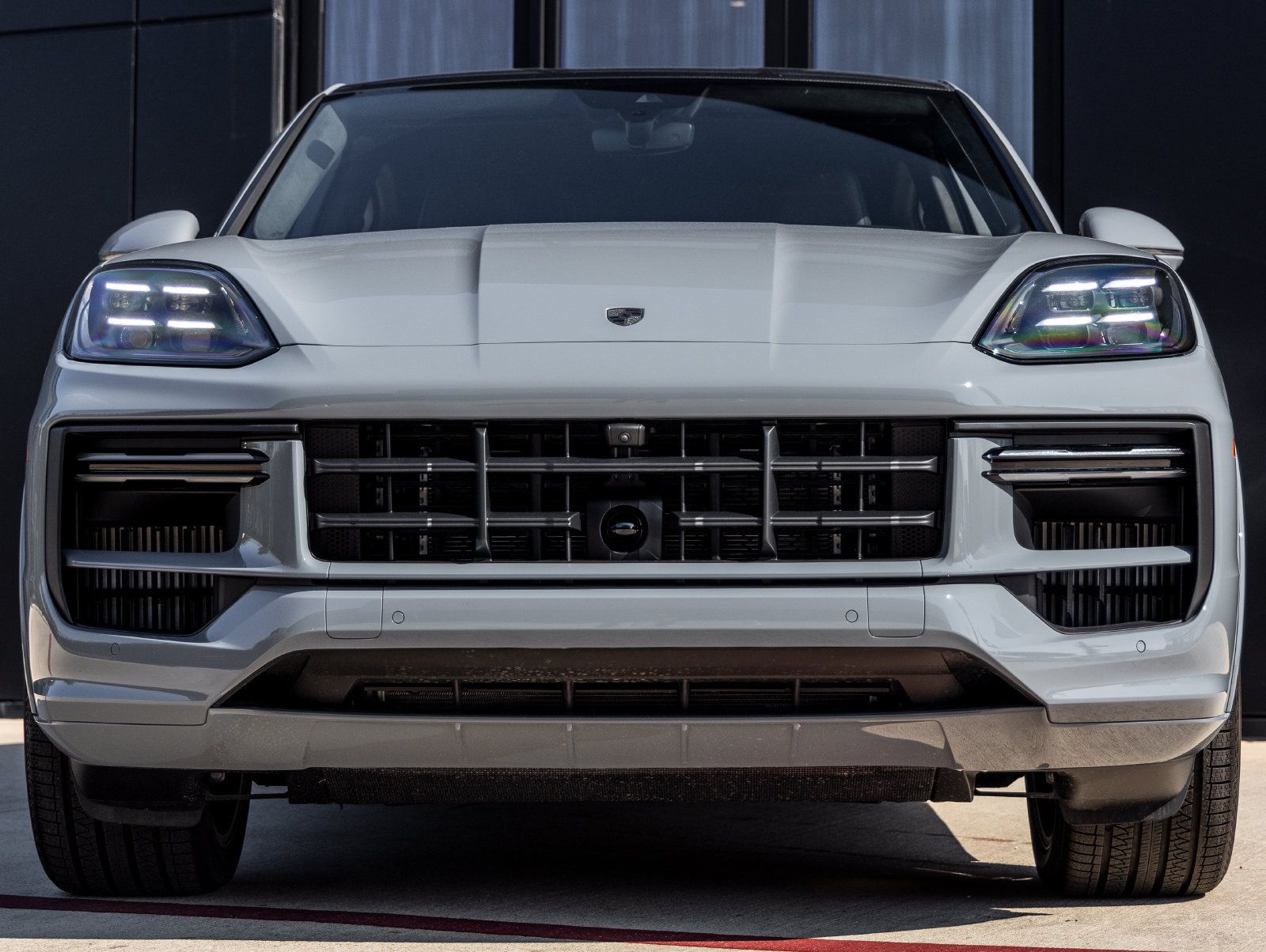 Certified 2025 Porsche Cayenne Turbo AWD/4WD image 8