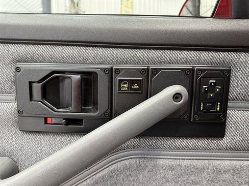 Used 1992 Chevrolet Camaro Z28 RWD image 9