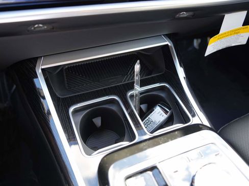 New 2026 BMW 740i w/ Premium Package image 23