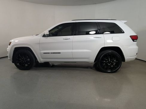 Used 2021 Jeep Grand Cherokee Laredo X AWD/4WD image 4