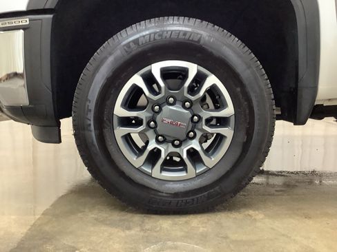 Used 2024 GMC Sierra 2500 SLT RWD image 29