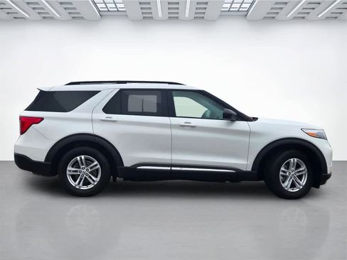 Used 2023 Ford Explorer XLT image 7