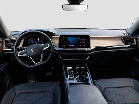 Used 2025 Volkswagen Atlas SE image 22