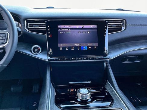 Used 2024 Jeep Wagoneer L Series II w/ Flexible Seating Group image 9