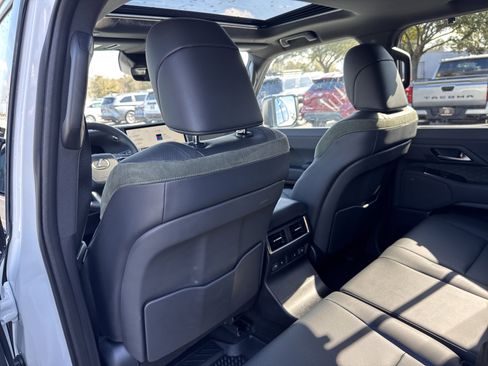 Used 2025 Lexus GX 550 image 26