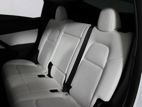 Used 2021 Tesla Model Y Long Range image 19