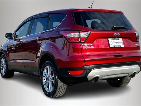Used 2017 Ford Escape SE image 4