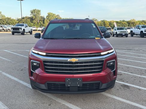 Used 2024 Chevrolet Traverse LT AWD/4WD image 9