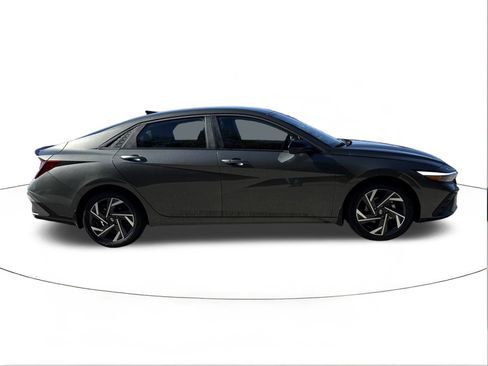 Certified 2025 Hyundai Elantra Sport image 2