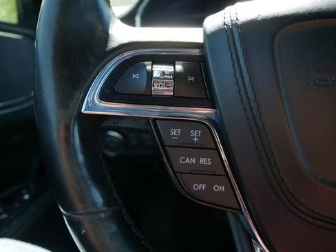 Used 2017 Lincoln Continental Select FWD image 17