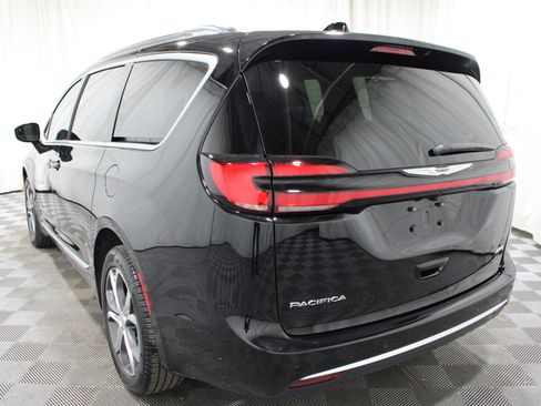 Used 2026 Chrysler Pacifica Pinnacle image 39