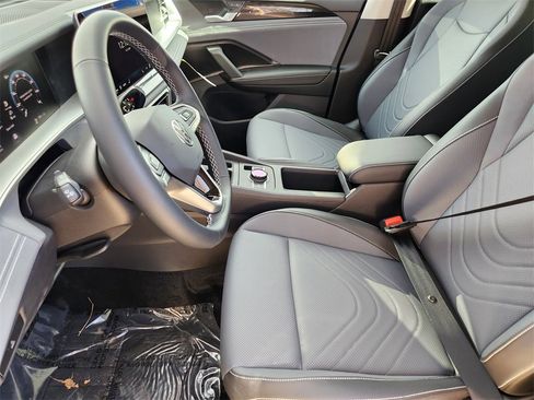 New 2026 Volkswagen Tiguan SE image 3