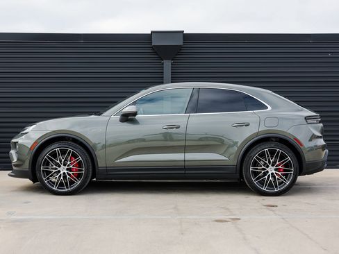 New 2025 Porsche Macan 4S Electric image 2