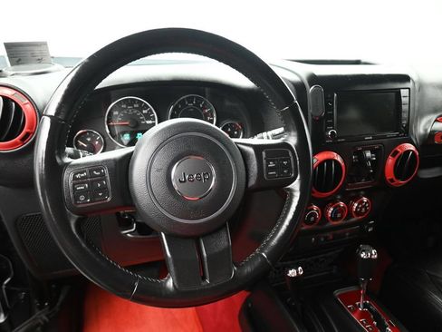 Used 2017 Jeep Wrangler Unlimited Sahara w/ Connectivity Group AWD/4WD image 13