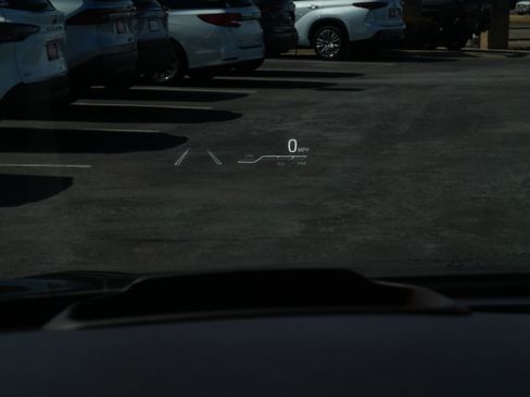 Certified 2024 Toyota Sienna Platinum image 32