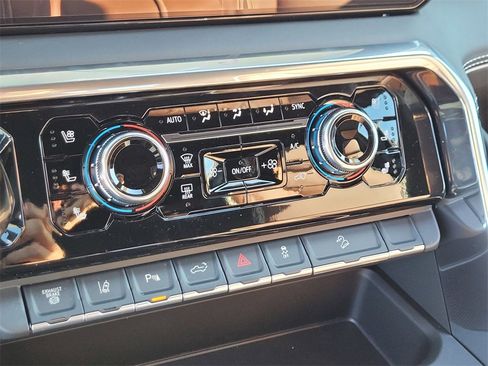 New 2026 GMC Sierra 2500 Denali Ultimate w/ Max Trailering Package image 16