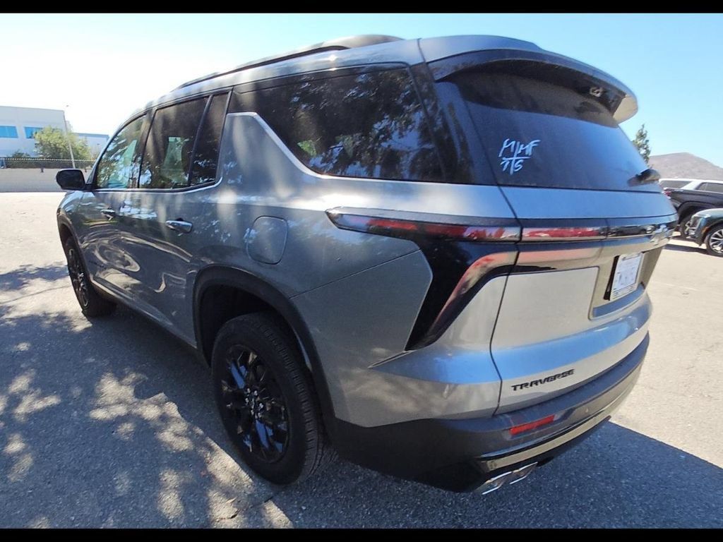 Used 2026 Chevrolet Traverse LT w/ Midnight/Sport Edition FWD image 6