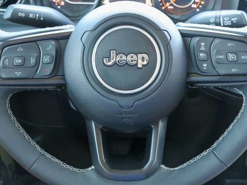 Used 2025 Jeep Gladiator Rubicon AWD/4WD image 27