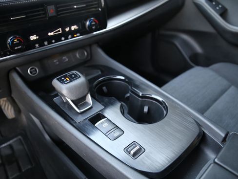 Used 2021 Nissan Rogue SV image 21