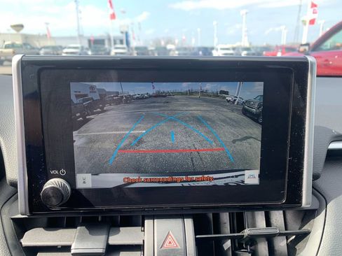 Used 2025 Toyota RAV4 XLE AWD/4WD image 22