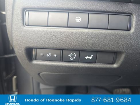 Used 2024 Nissan Rogue SV AWD/4WD image 27