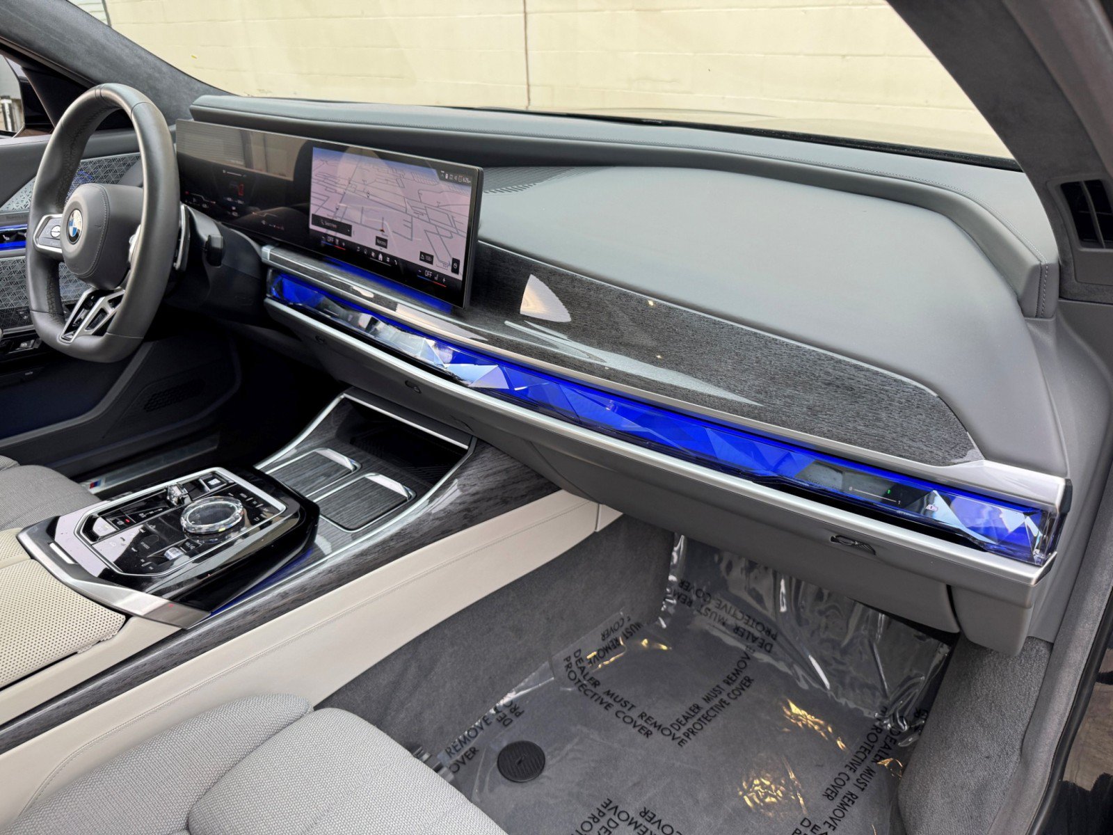 Used 2023 BMW 760i xDrive AWD/4WD image 16