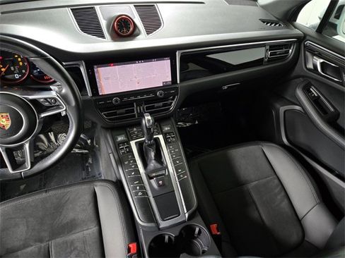 Used 2021 Porsche Macan image 18