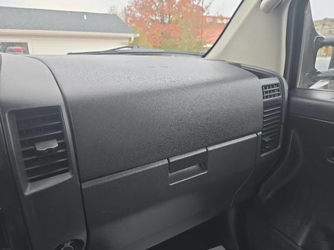 Used 2014 Nissan Titan SV w/ SV Premium Utility Package image 25