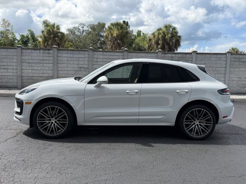 Certified 2024 Porsche Macan AWD/4WD image 2