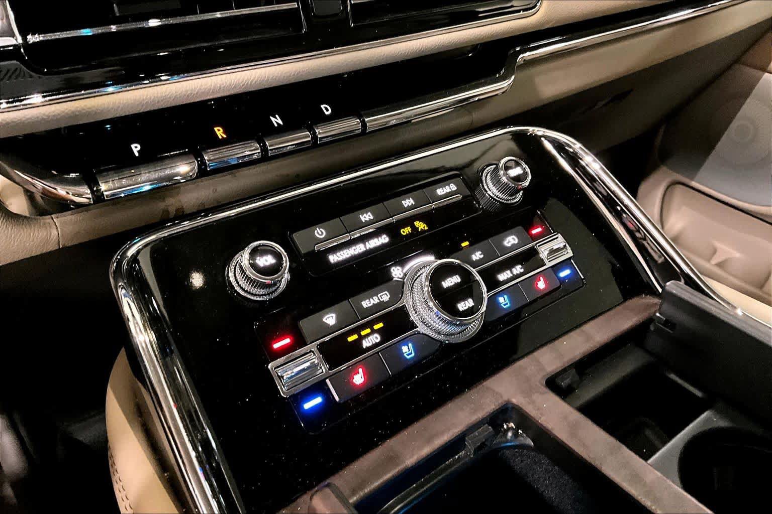 Used 2022 Lincoln Navigator Reserve AWD/4WD image 26