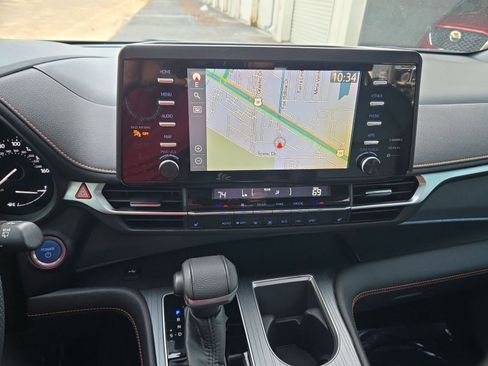 Used 2022 Toyota Sienna XSE image 17