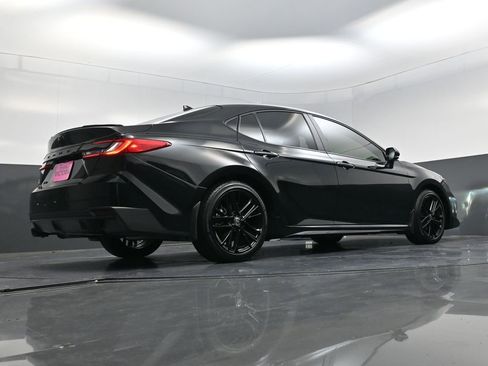 Used 2025 Toyota Camry SE image 20