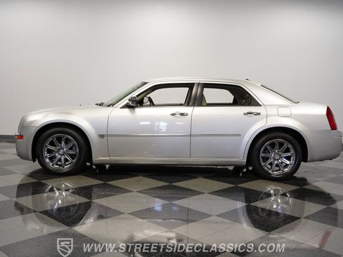 Used 2005 Chrysler 300 C w/ Navigation & Sound Group II image 7