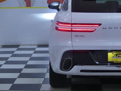 Used 2023 Genesis GV70 2.5T w/ Advanced Package image 38