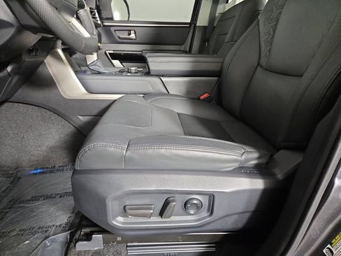 Used 2024 Toyota Tundra Limited AWD/4WD image 33