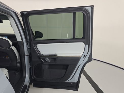 Used 2024 Rivian R1S Adventure AWD/4WD image 19