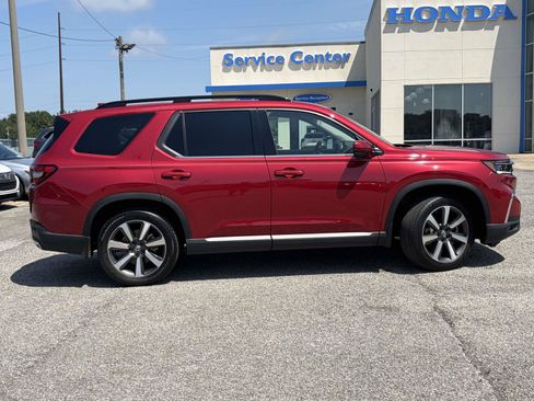 Used 2024 Honda Pilot Touring image 2