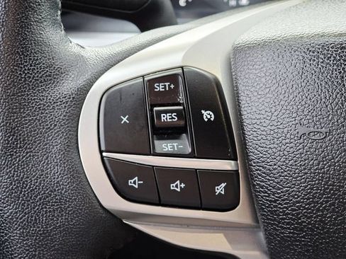 Used 2022 Ford Explorer XLT w/ Equipment Group 202A AWD/4WD image 17