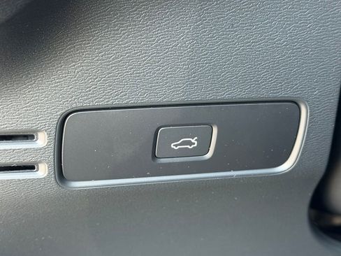 Certified 2023 Volvo XC40 Recharge Ultimate w/ Protection Package Premier AWD/4WD image 41