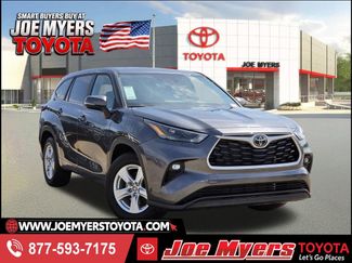 Used 2025 Toyota Highlander LE FWD video 1