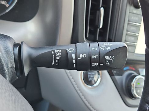 Used 2016 Toyota RAV4 Limited image 29