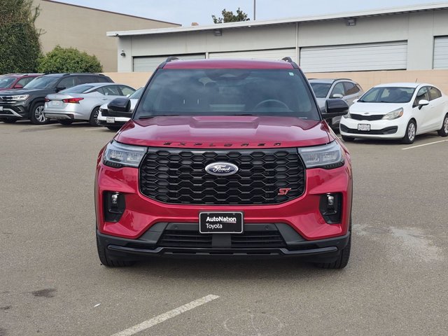 Used 2025 Ford Explorer ST AWD/4WD image 2