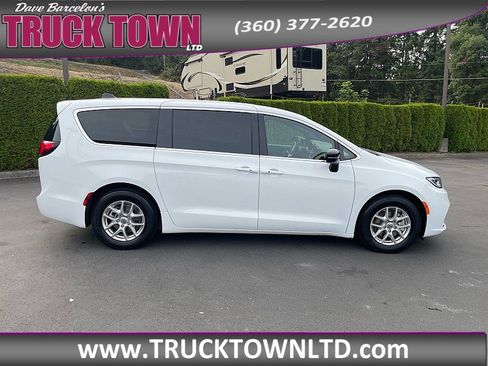 Used 2025 Chrysler Pacifica Select FWD image 6