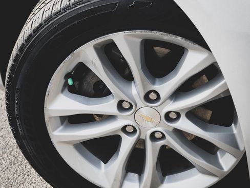 Used 2017 Chevrolet Malibu Hybrid w/ Leather Package image 25